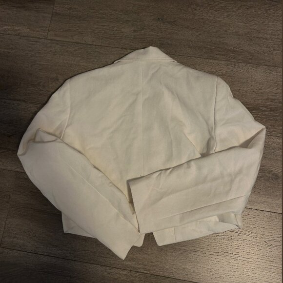 ZARA Cropped White Blazer Size S (Tags attached) - Picture 2 of 2